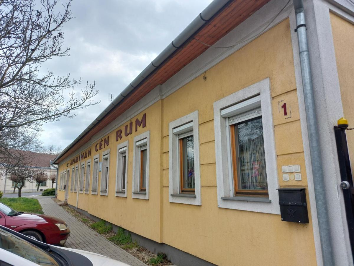 Apartmancentrum Gyula Exterior photo